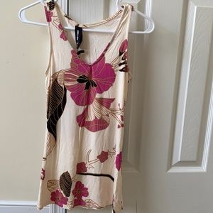 Agnes & Dora fitted v-neck tank. NWT